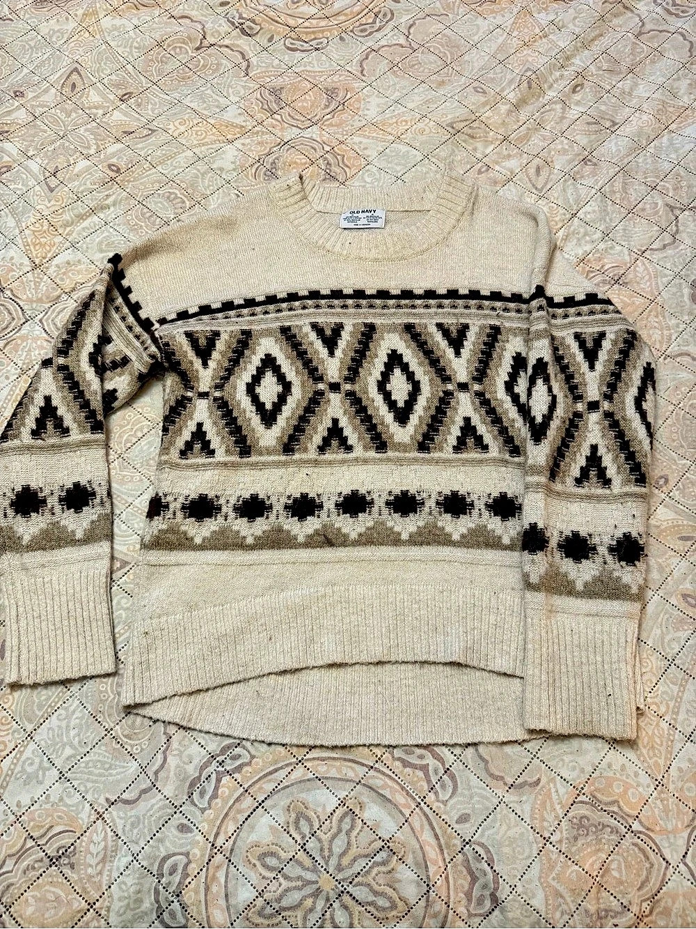Old Navy Crew Neck Fair Isle Sweater in Cream & Black